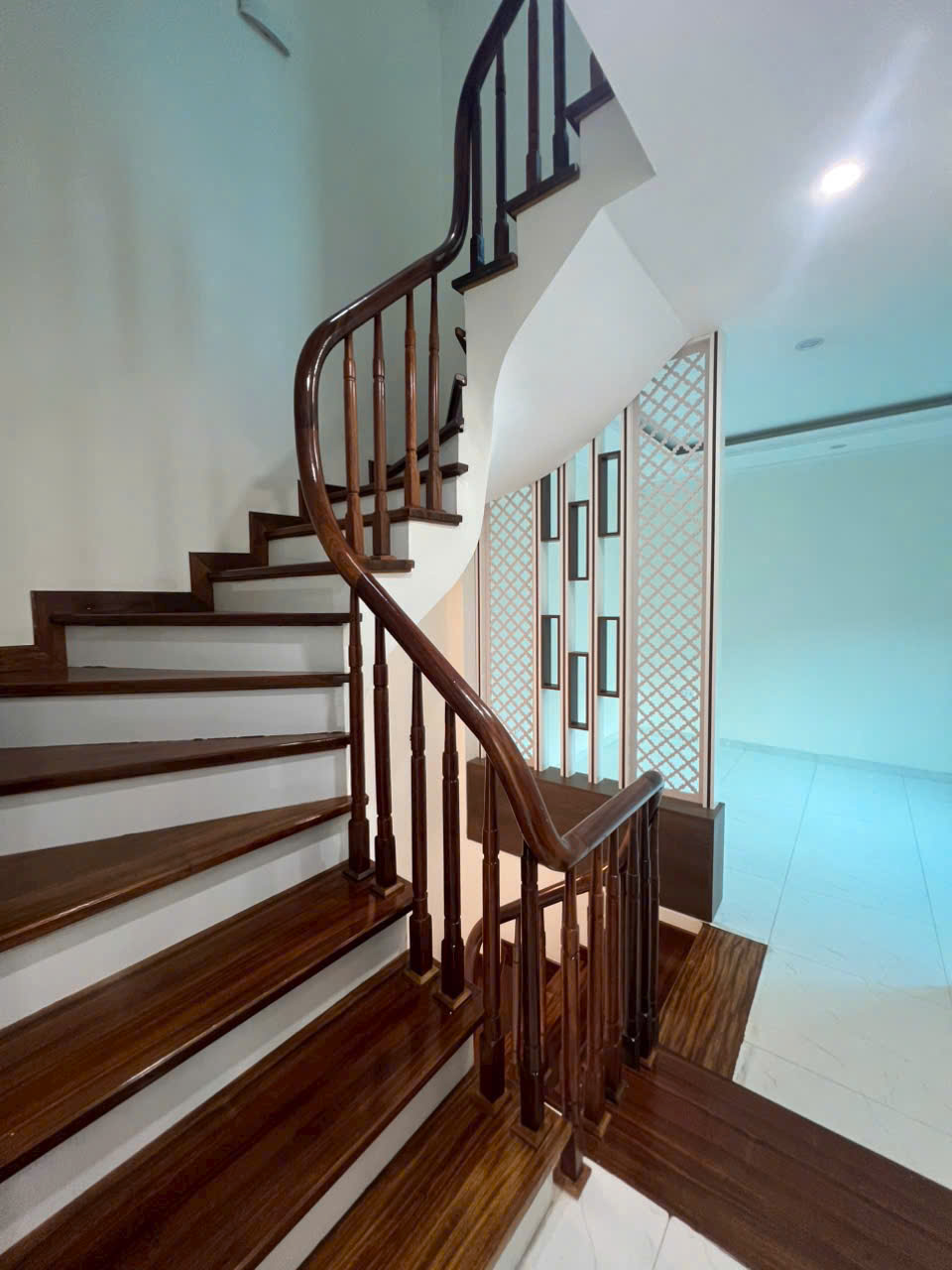 Bán Nhà lô góc 2 thoáng ,diện tích 38m2, 5 tầng , thị trấn Trạm Trôi , ô tô đỗ cửa - Ảnh 1